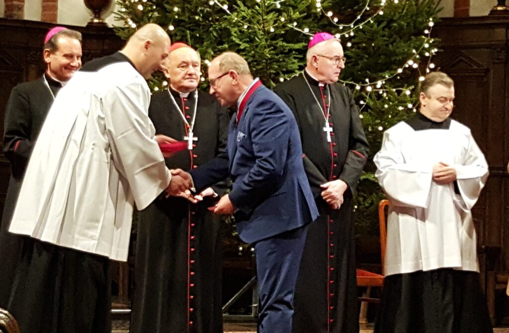 El profesor Henryk Skarżyński galardonado con la medalla “Por sus méritos en la Archidiócesis de Varsovia”