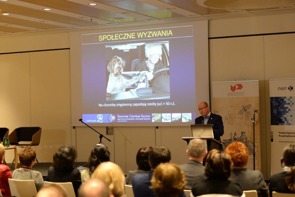 Ponencia del profesor Henryk Skarżyński durante la IX Conferencia Internacional “Innovación y creatividad en la economía”