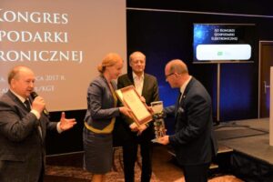 prof. Henryk Skarzynski odbiera nagrode Promyk Slonca