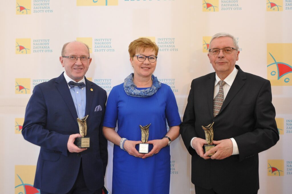 Prof. Henryk Skarżyński mit der „Viribus Unitis” Statuette ausgezeichnet