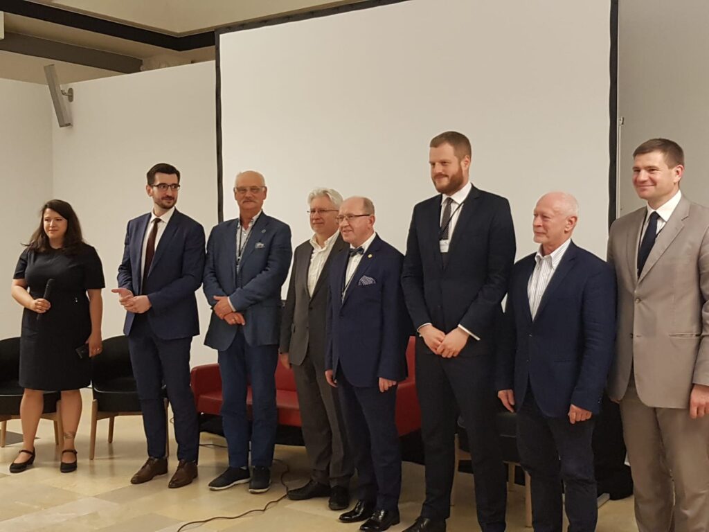 La conferencia “Cómo aprovechar eficazmente el potencial de telemedicina en el sistema sanitario polaco” con la participación del Prof. Henryk Skarżyński