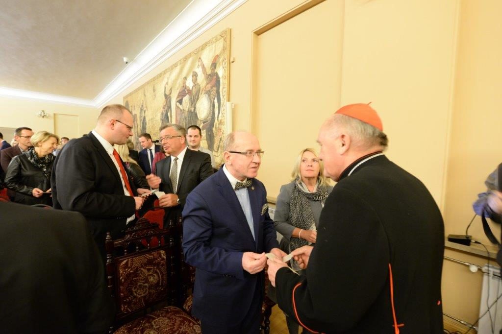 Lecture by Prof. Henryk Skarżyński during a Christmas wafer meeting