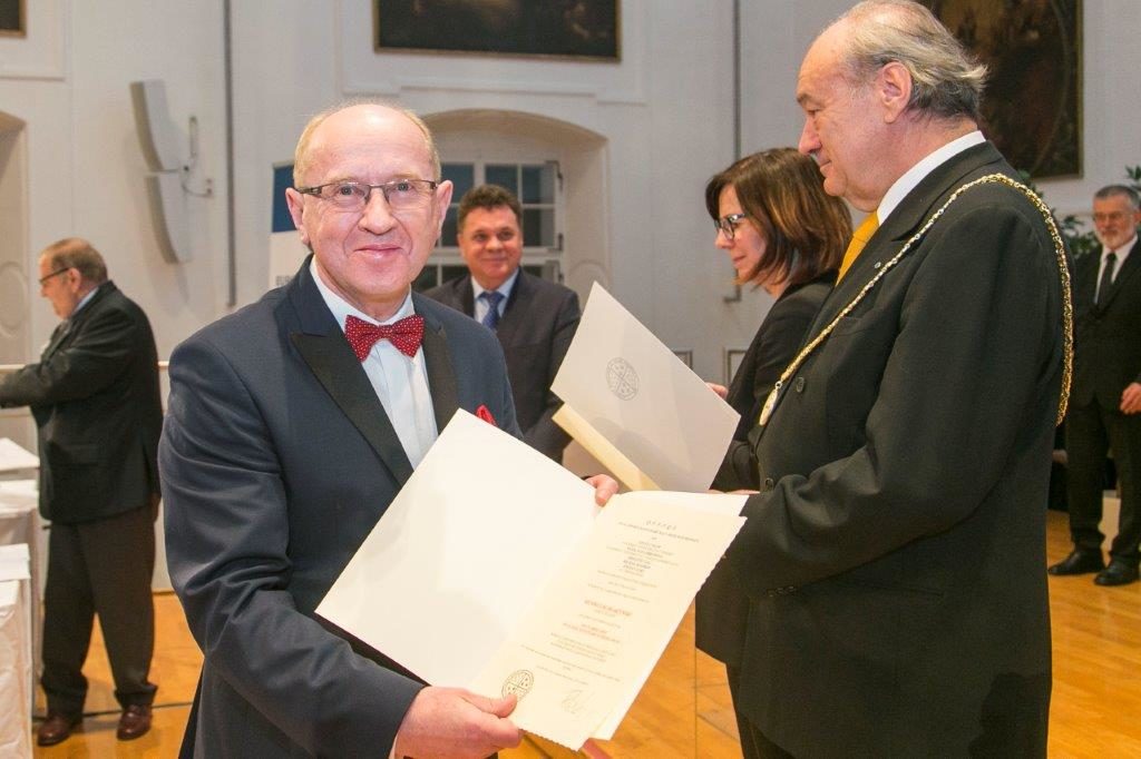 El Profesor Henryk Skarżyński es miembro de la Academia Europea de Ciencias y Artes