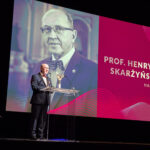 Prof. Henryk Skarżyński a laureate of Rzeczpospolita’s centenary Eagle statuette.