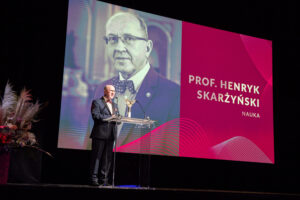 Prof. Henryk Skarżyński a laureate of Rzeczpospolita’s centenary Eagle statuette.