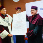 El prof. Henryk Skarżyński, doctor honoris causa de la Universidad Cardenal Stefan Wyszyński de Varsovia [UKSW]