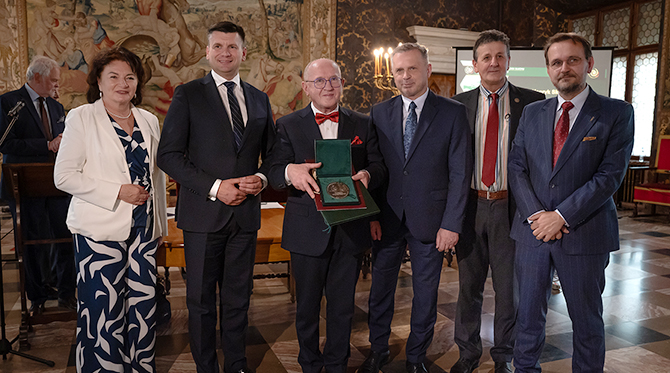 Najbardziej prestiżowe wyróżnienie w Polsce dla prof. Henryka Skarżyńskiego